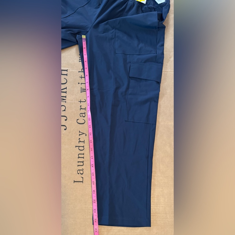Old Navy High Rise Tapered SleekTech Go-Dry Small Petite - Picture 9 of 9